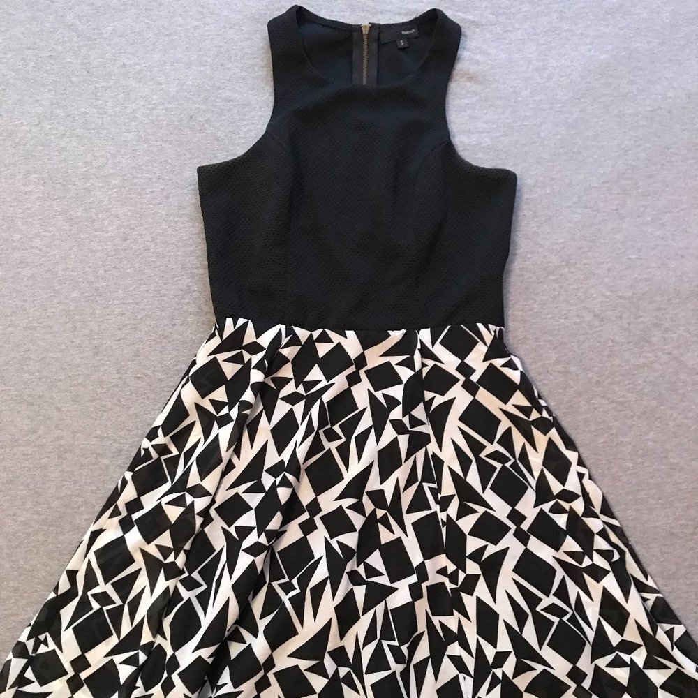 Beautiful black and white party dress Junior size Small
